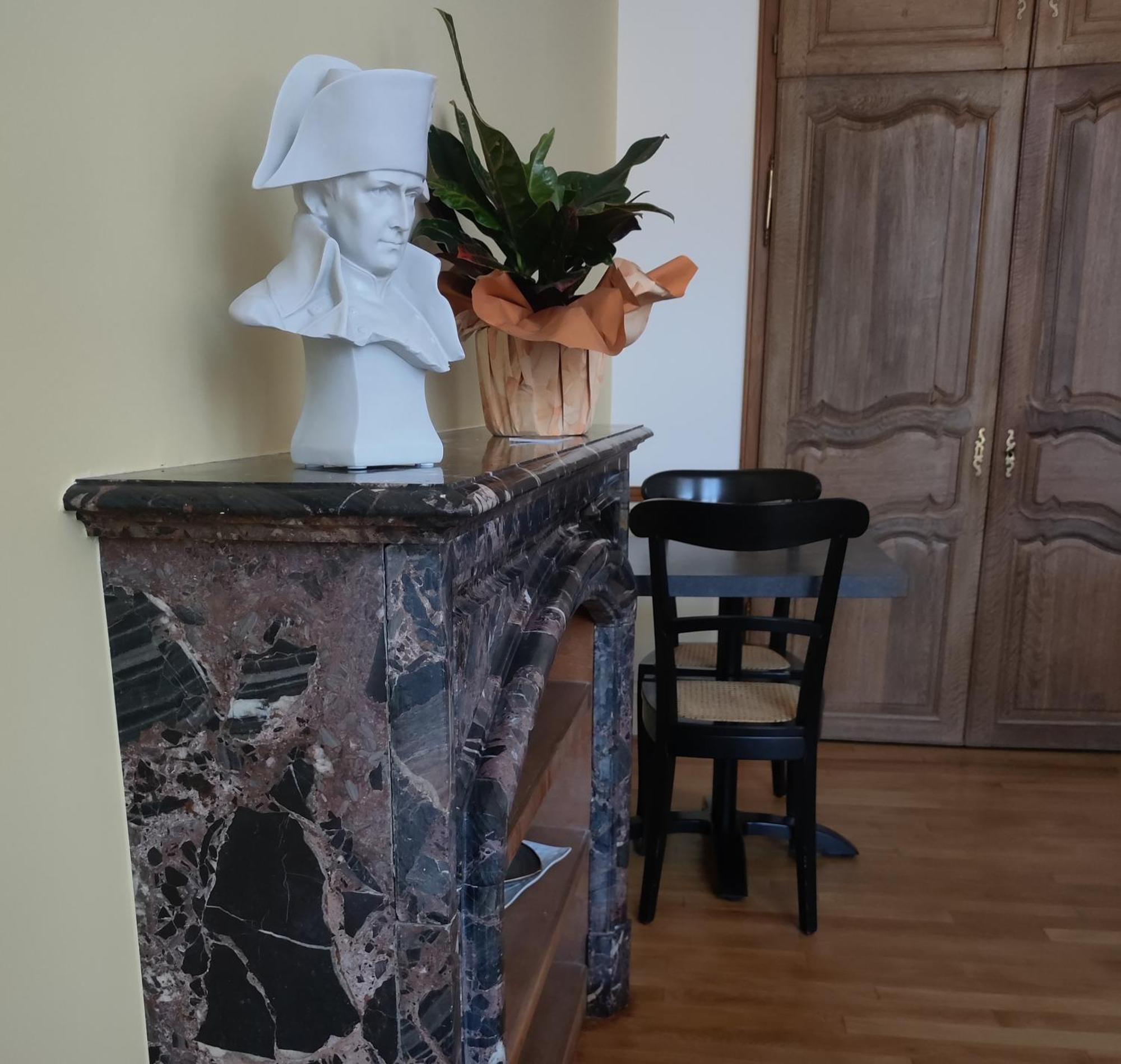 Le Relais Napoleon Bed and Breakfast Avesnes-sur-Helpe Buitenkant foto